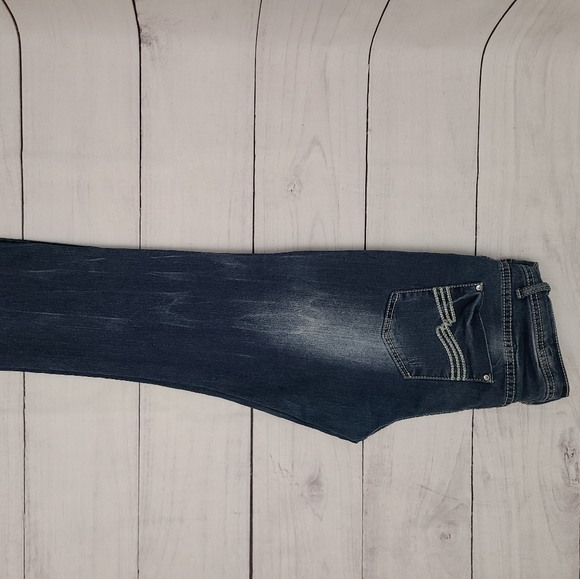 Red Rivet Jean Capri - Picture 6 of 11